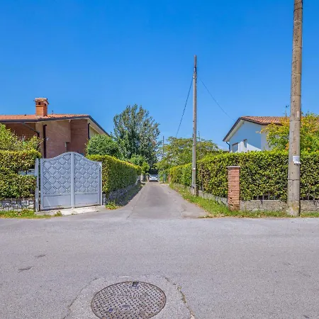 Donatella By Interhome Marina di Pietrasanta